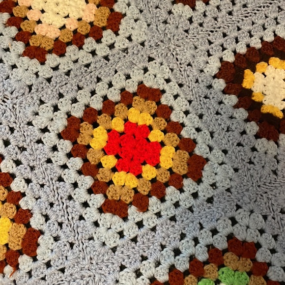 Gorgeous vintage crocheted Afghan throw blanket - Picture 6 of 9